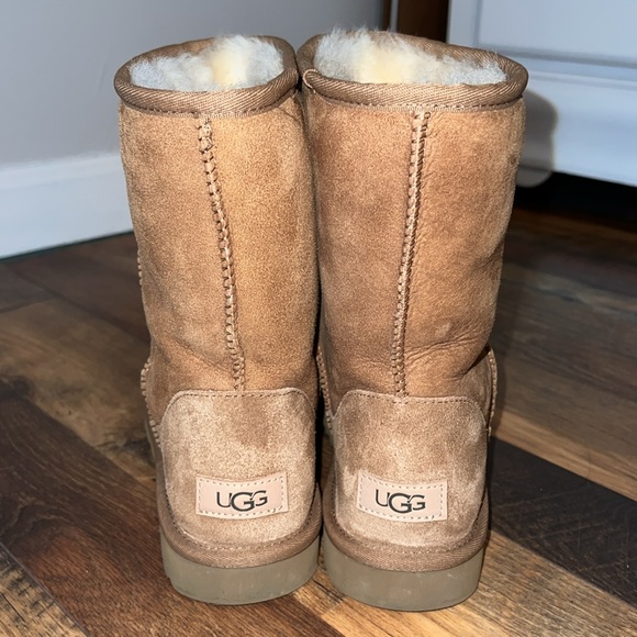 Authentic Ugg Classic Short II - Picture 4 of 6